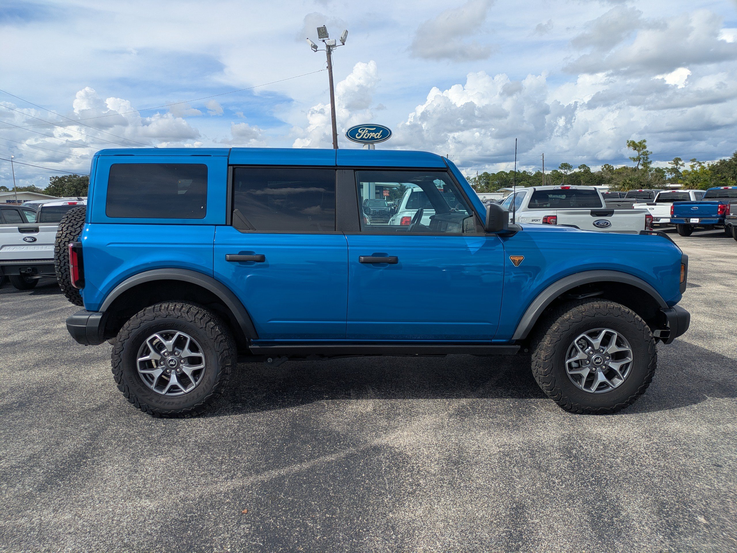 Used 2025 Ford Bronco Badlands AWD/4WD image 3