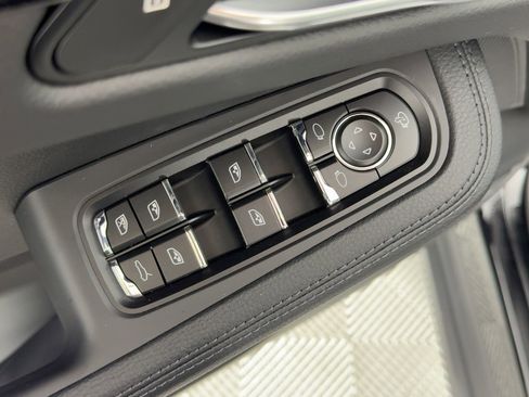 Used 2026 Porsche Macan S image 13