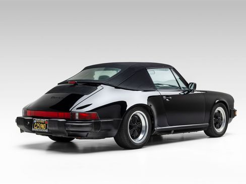 Used 1989 Porsche 911 Carrera RWD image 13