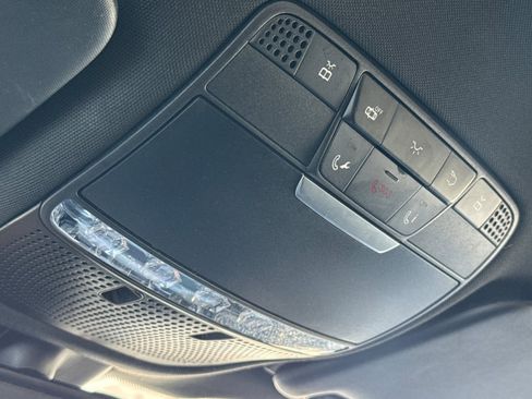 Used 2019 Mercedes-Benz GLC 300 4MATIC image 23