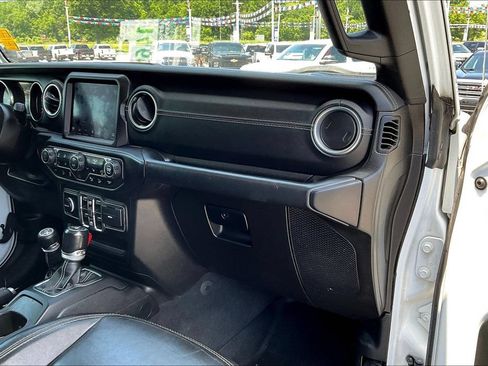 Used 2019 Jeep Wrangler Unlimited Sahara w/ Dual Top Group AWD/4WD image 17