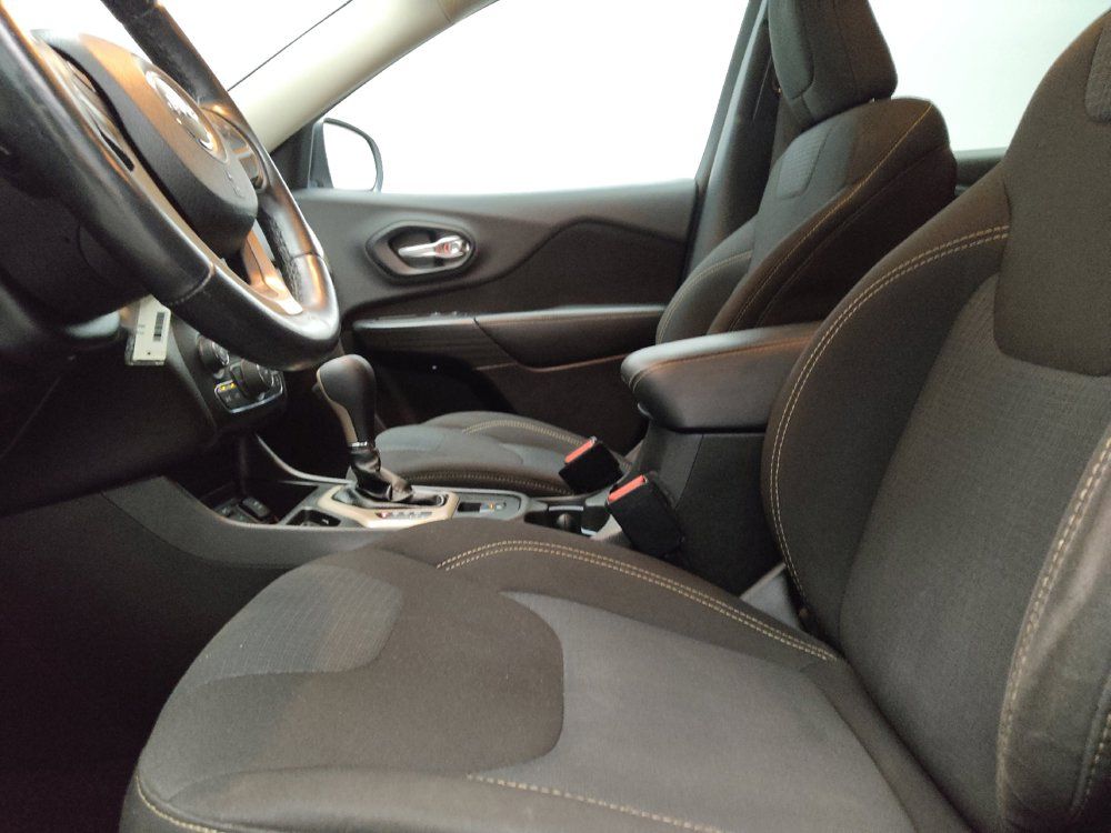 Used 2016 Jeep Cherokee Latitude FWD image 17