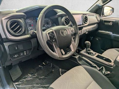 Used 2021 Toyota Tacoma TRD Off-Road w/ Technology Package AWD/4WD image 12
