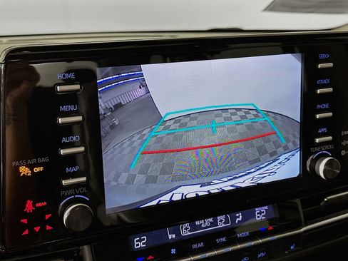 Used 2021 Toyota Sienna XLE AWD/4WD image 14