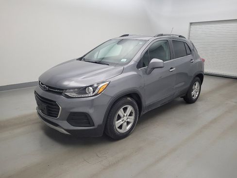 Used 2020 Chevrolet Trax LT w/ LT Convenience Package FWD image 2