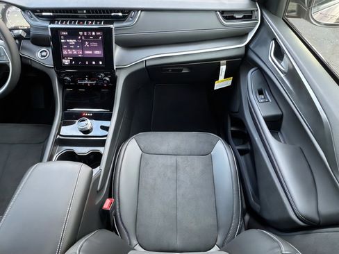 New 2025 Jeep Grand Cherokee Laredo RWD image 16