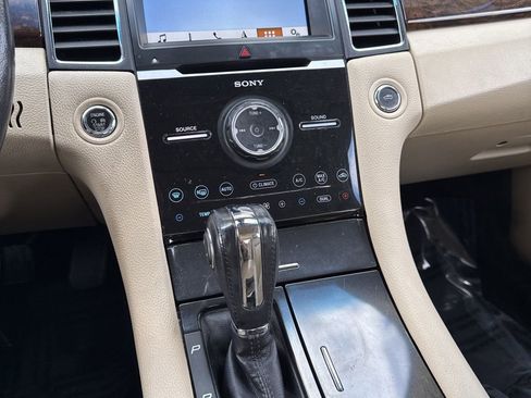Used 2018 Ford Taurus Limited image 16