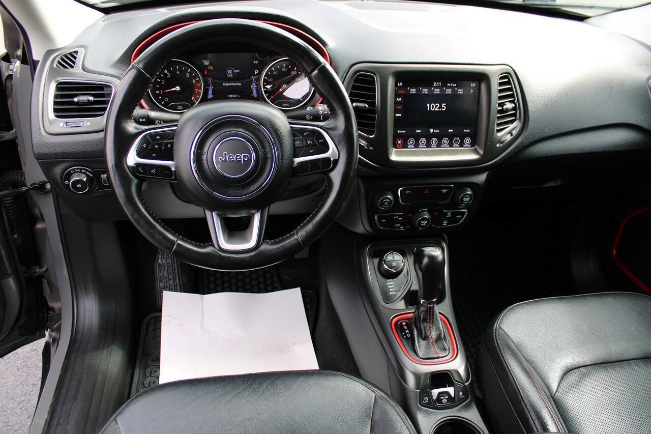 Used 2019 Jeep Compass Trailhawk w/ Leather Interior Group AWD/4WD image 18