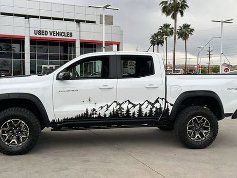 Used 2024 Chevrolet Colorado ZR2 w/ Technology Package AWD/4WD image 3