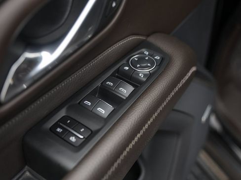 Used 2021 GMC Yukon Denali w/ Denali Premium Package image 25