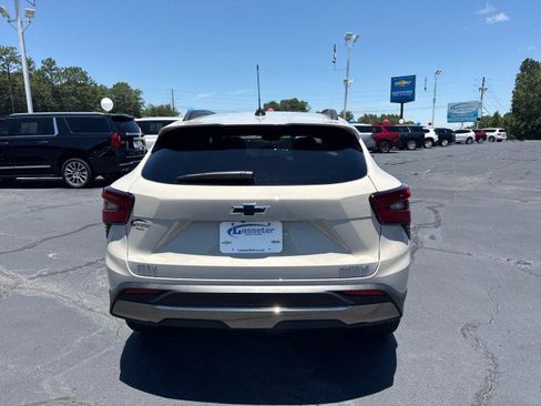 New 2026 Chevrolet Trax ACTIV w/ Sunroof Package FWD image 4