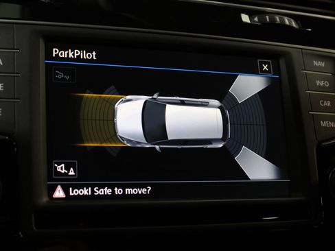 Used 2017 Volkswagen Golf R 4-Door image 50