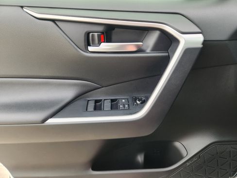 Used 2020 Toyota RAV4 XLE w/ Convenience Package image 27