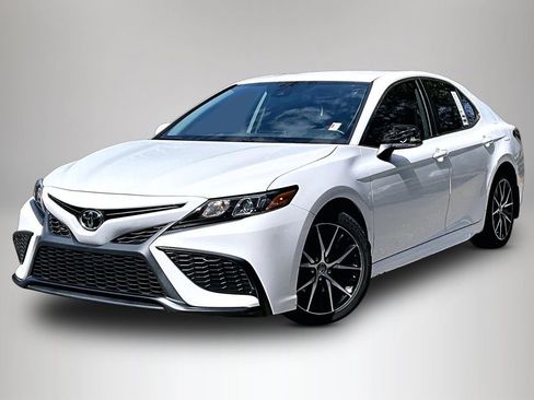 Used 2023 Toyota Camry SE image 1