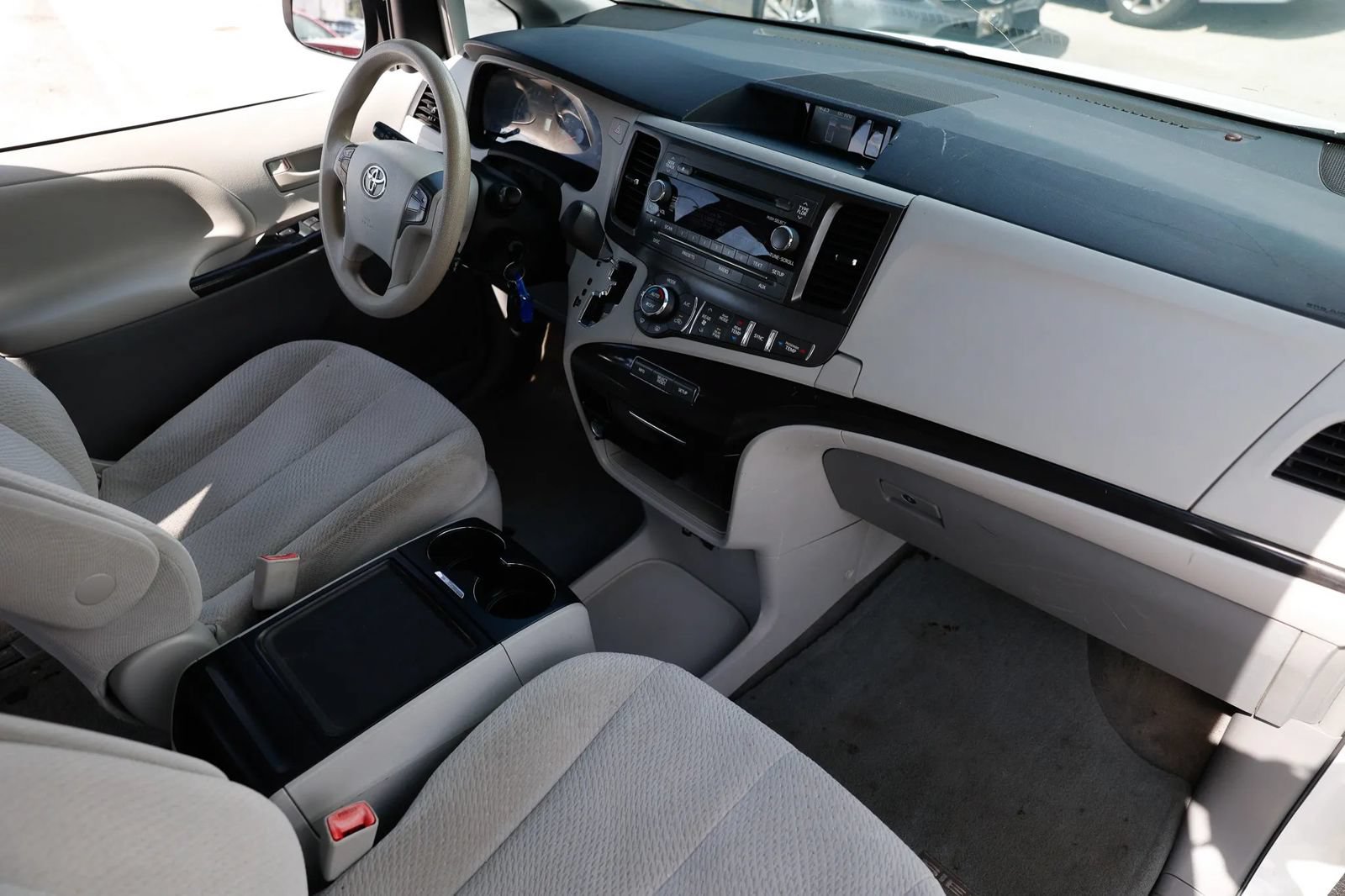 Used 2014 Toyota Sienna LE FWD image 25