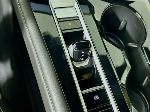 Used 2025 Volkswagen Atlas Cross Sport SE FWD image 25