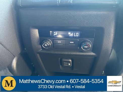 Used 2023 Chevrolet Traverse LT image 10