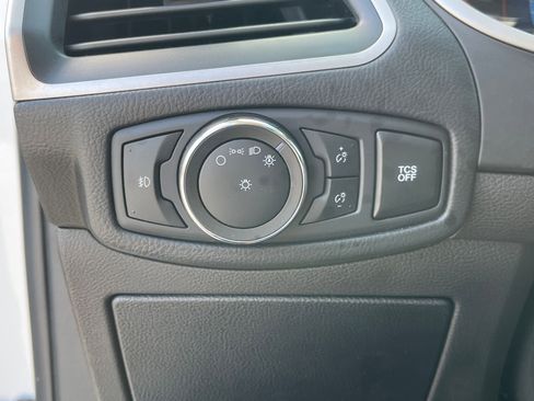 Used 2020 Ford Edge SEL image 27