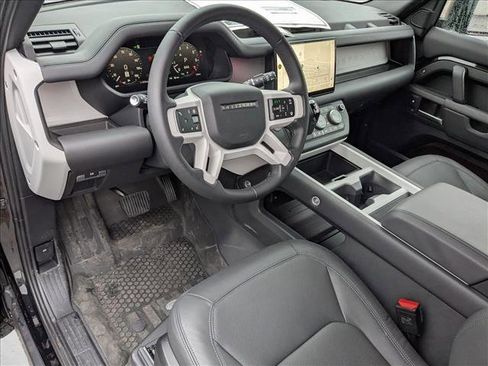 New 2025 Land Rover Defender 90 X-Dynamic SE AWD/4WD image 3