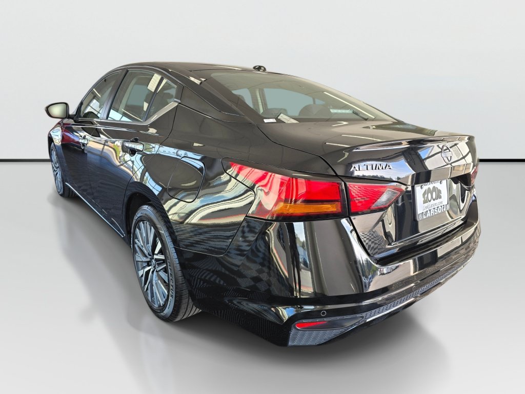 Used 2025 Nissan Altima 2.5 SV FWD image 3