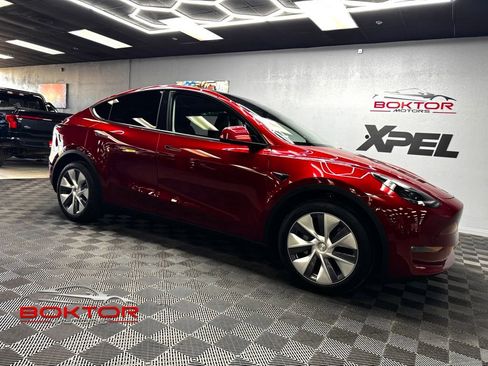 Used 2024 Tesla Model Y Long Range AWD/4WD image 1