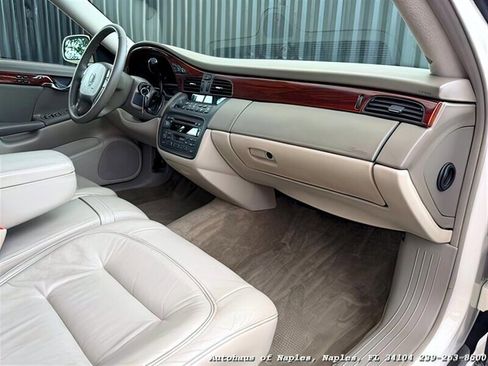 Used 2001 Cadillac De Ville w/ Comfort/Convenience Pkg image 29