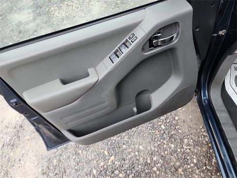 Used 2019 Nissan Frontier SV image 17