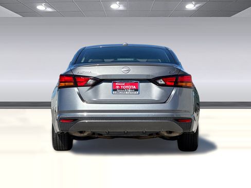 Used 2024 Nissan Altima 2.5 SV image 8