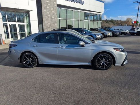 Used 2021 Toyota Camry SE image 2