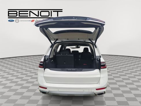 Used 2024 BMW X7 xDrive40i image 8