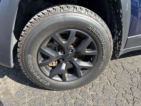Used 2014 Jeep Cherokee Trailhawk w/ Technology Group AWD/4WD image 2