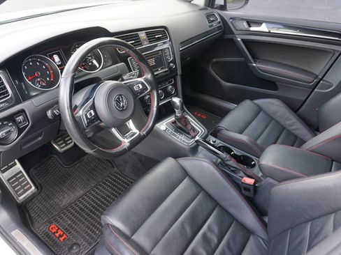 Used 2017 Volkswagen GTI SE FWD image 27