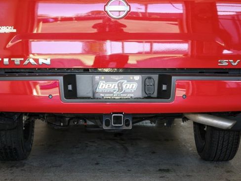 Used 2024 Nissan Titan SV w/ SV Convenience Package image 9