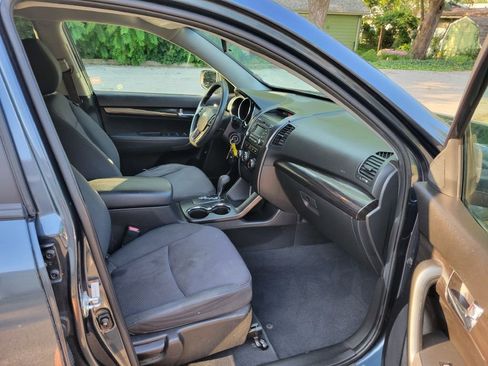 Used 2011 Kia Sorento LX image 13