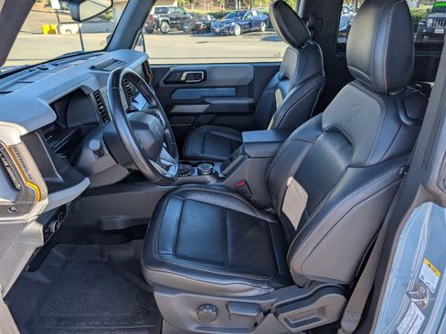 Used 2023 Ford Bronco Badlands image 2