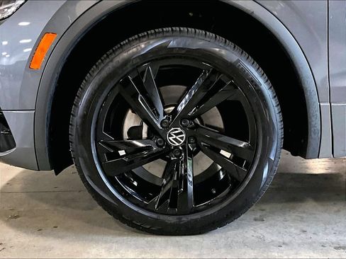 Used 2024 Volkswagen Tiguan SE R-Line AWD/4WD image 7