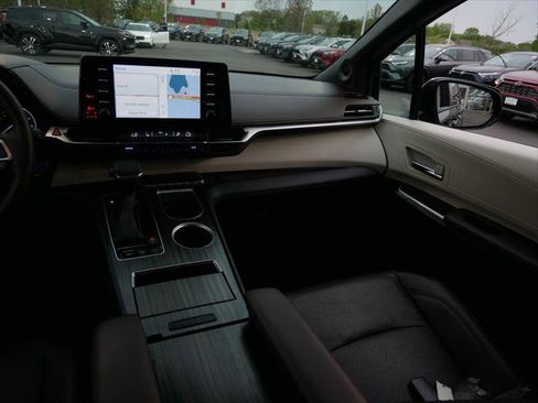 Certified 2022 Toyota Sienna Platinum AWD/4WD image 14