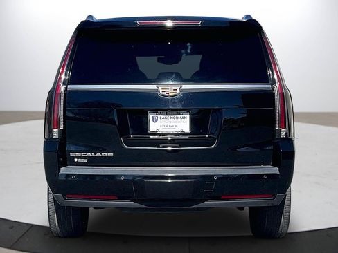 Used 2015 Cadillac Escalade Luxury image 8
