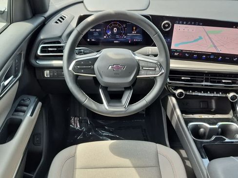 Used 2025 Chevrolet Traverse LT w/ Midnight/Sport Edition FWD image 10