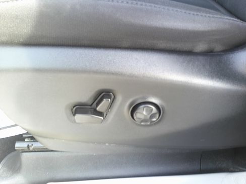 Used 2024 Chrysler Voyager LX image 14