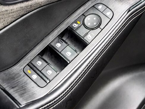 Used 2022 Nissan Rogue S image 11