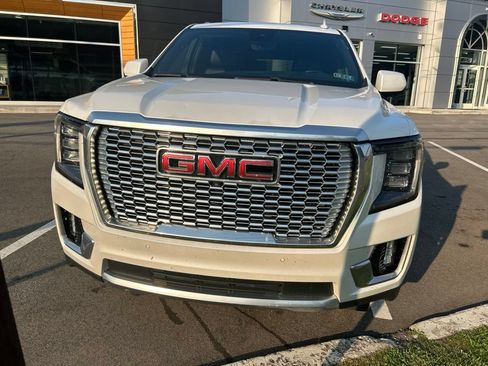 Used 2023 GMC Yukon XL Denali w/ Advanced Technology Package AWD/4WD image 2