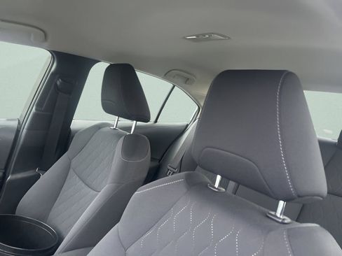 Used 2020 Toyota Corolla LE image 19