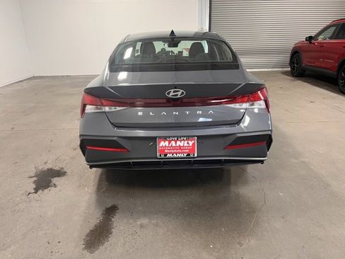 Used 2024 Hyundai Elantra SE image 4