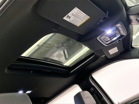 Used 2022 GMC Sierra 1500 AT4 w/ AT4 Premium Package image 17