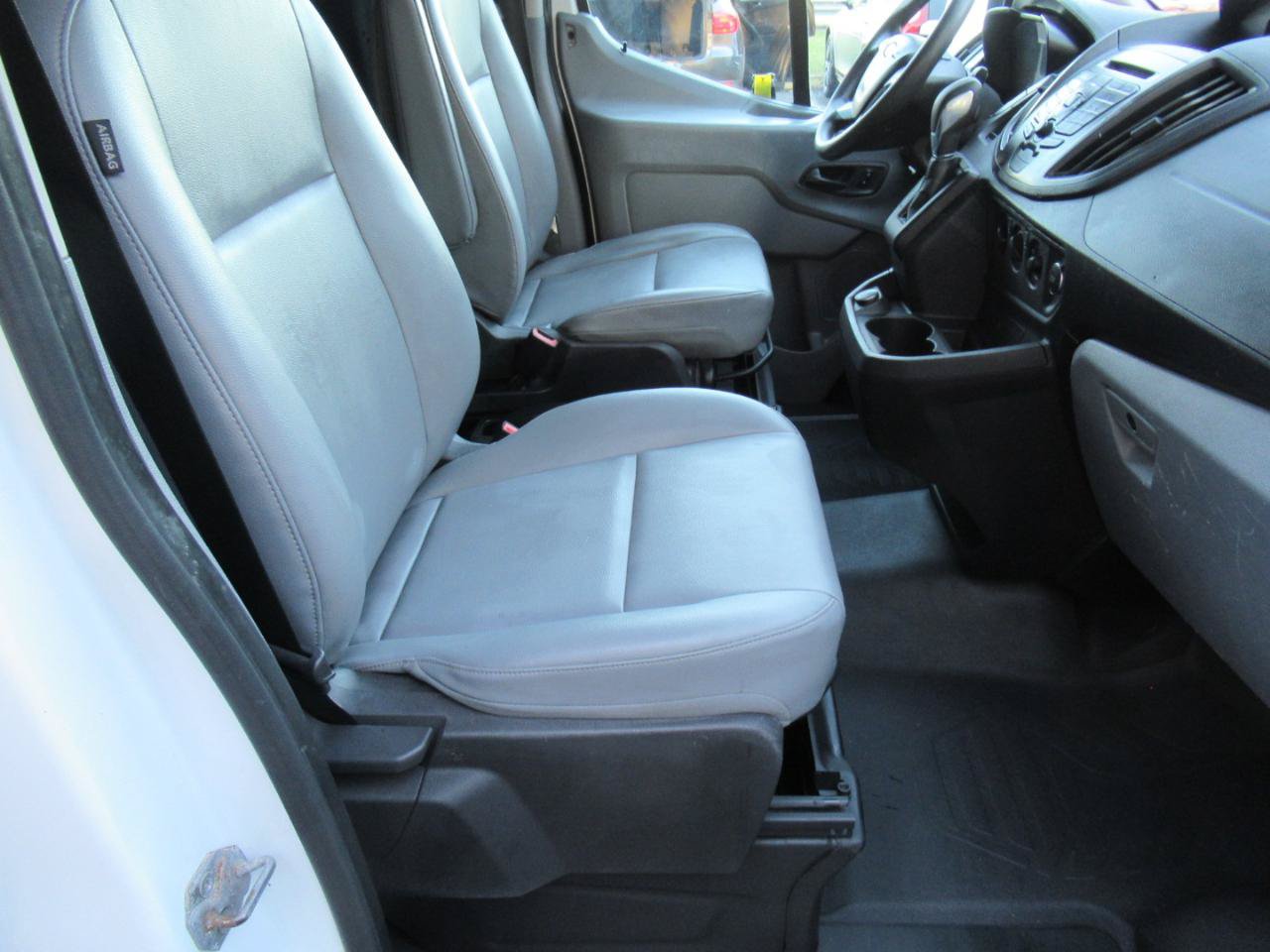 Used 2019 Ford Transit 250 148 Medium Roof RWD image 19