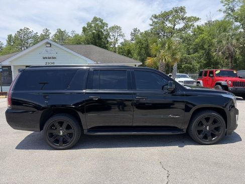 Used 2019 Cadillac Escalade ESV Luxury AWD/4WD image 4