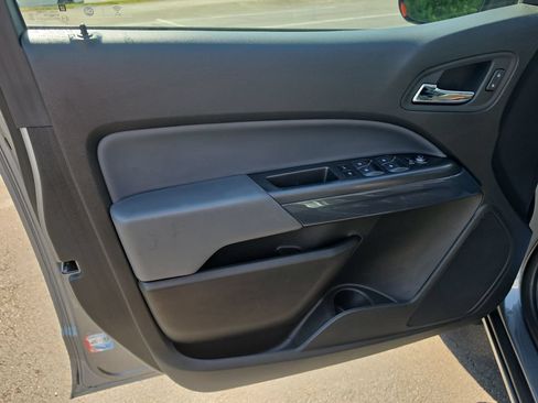 Used 2022 Chevrolet Colorado Z71 AWD/4WD image 14