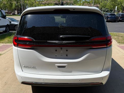Used 2026 Chrysler Pacifica Select FWD image 6