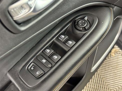 Used 2019 Jeep Compass Latitude w/ Cold Weather Group image 18